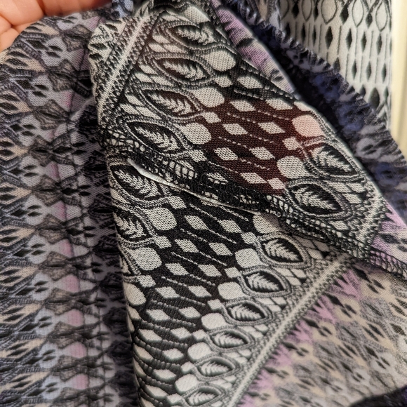 2/$20 Esprit Long Sleeve Patterned Sheer Blouse Size Large - Picture 9 of 10